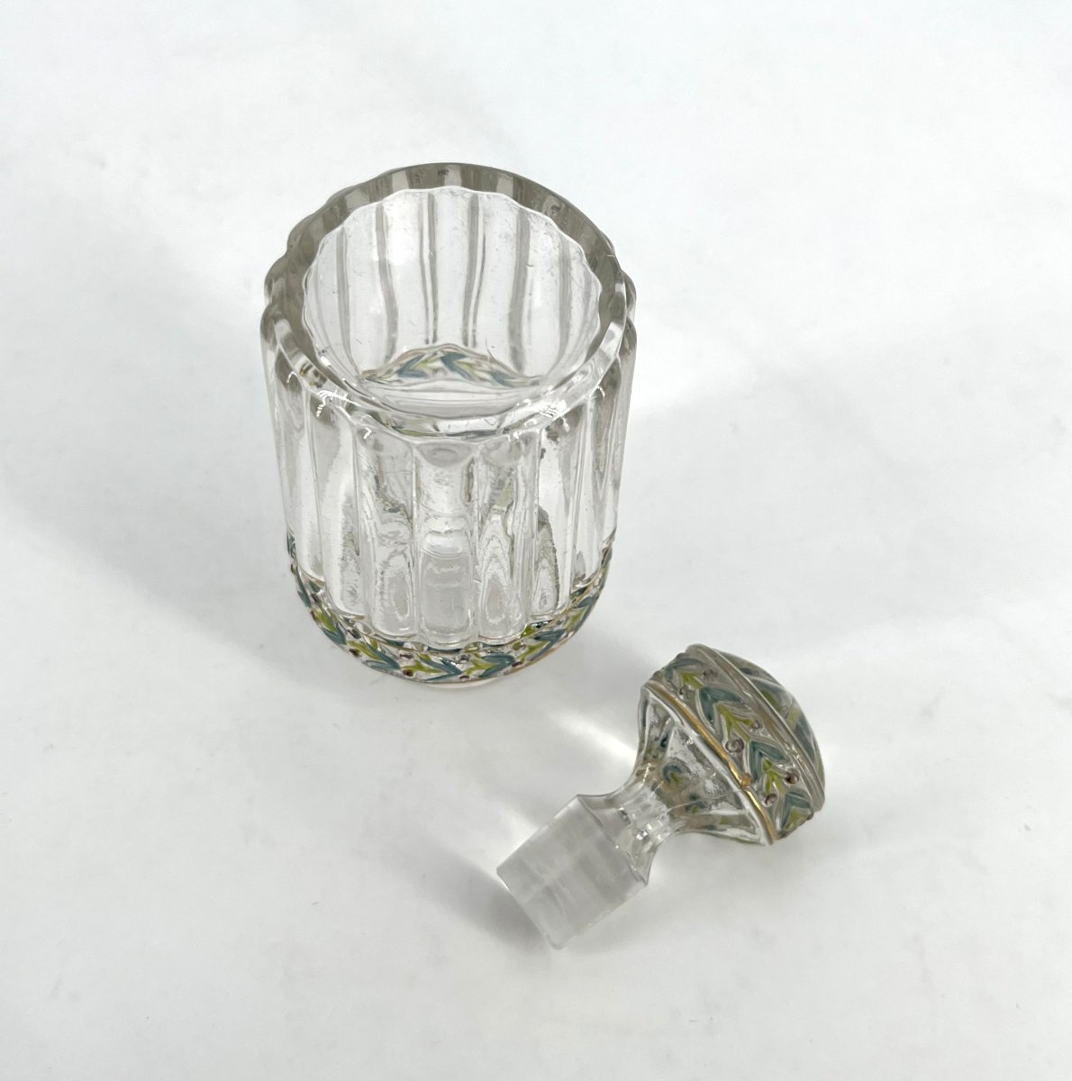 SAINT LOUIS - ancien flacon à parfum en cristal émaillé, modèle EMPIRE décor LAURIER 17,5 cm-photo-7