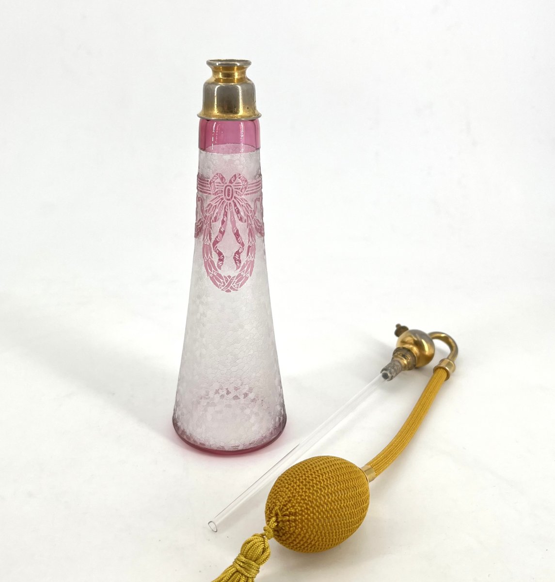 SAINT LOUIS - flacon vaporisateur à parfum en cristal gravé à l'acide, modèle LOUIS XVI-photo-3
