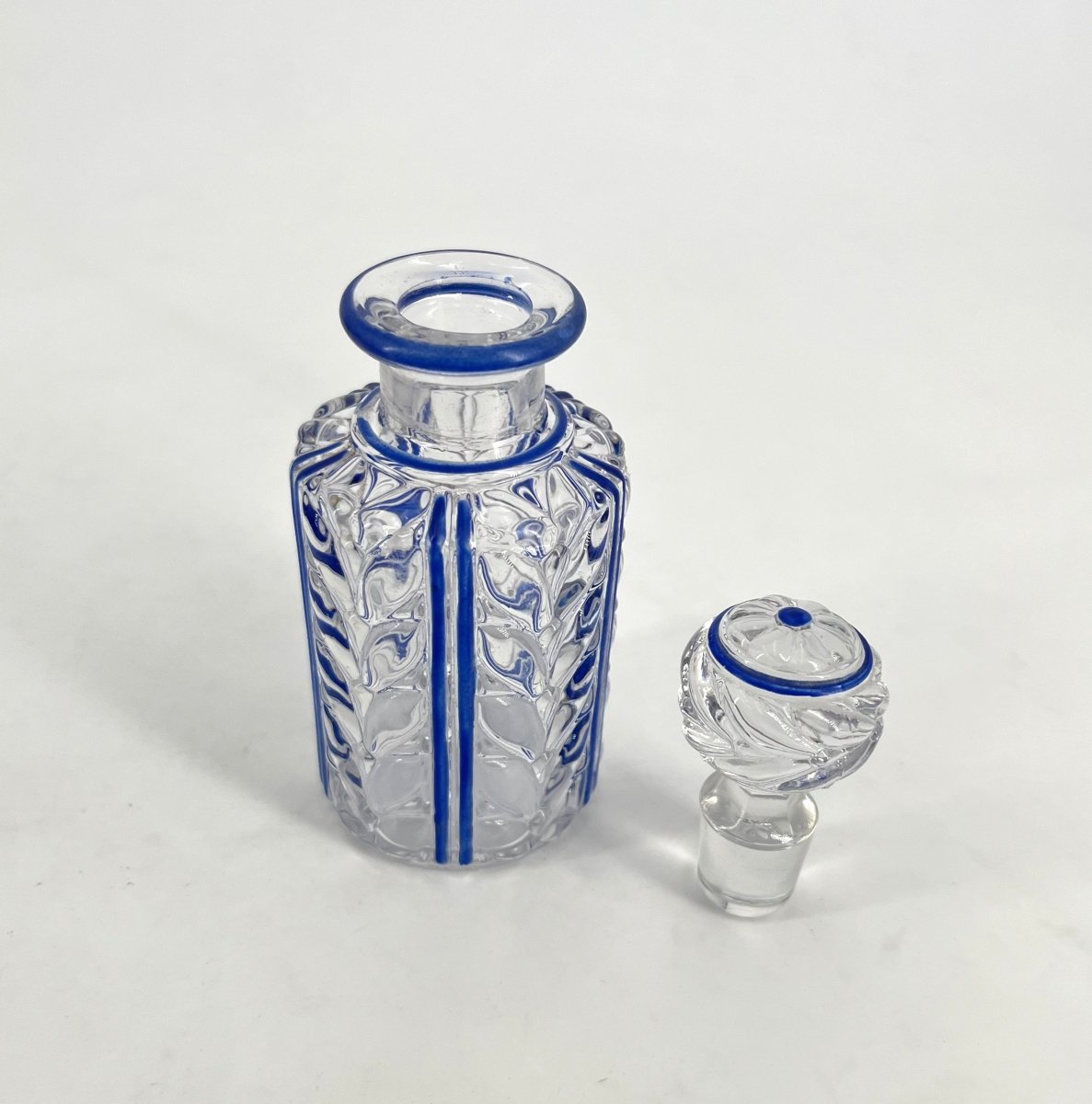 Baccarat - Antique Blue Enameled Crystal Perfume Bottle, Laurier Model - 12.5 Cm-photo-1