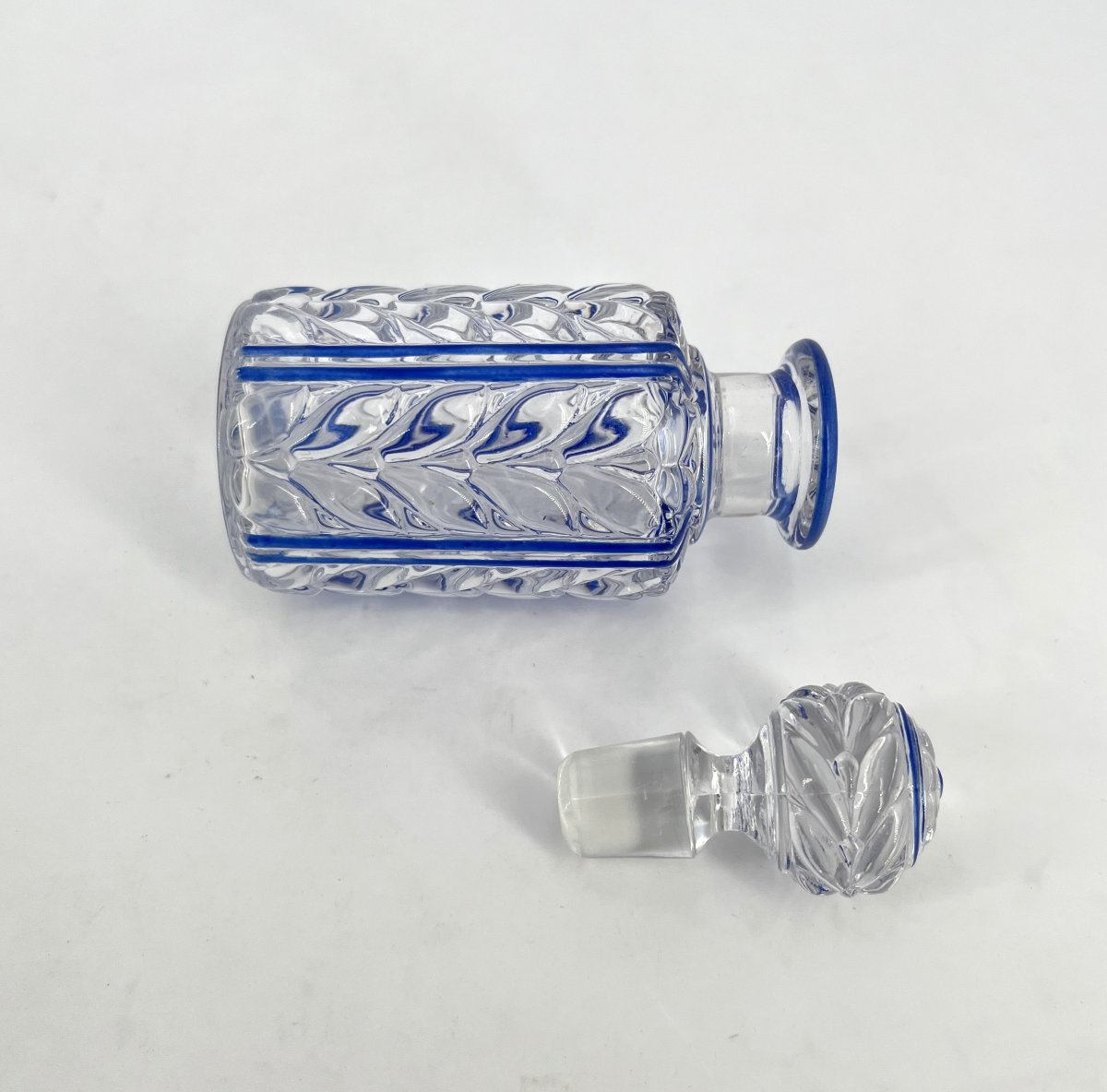 Baccarat - Antique Blue Enameled Crystal Perfume Bottle, Laurier Model - 12.5 Cm-photo-2