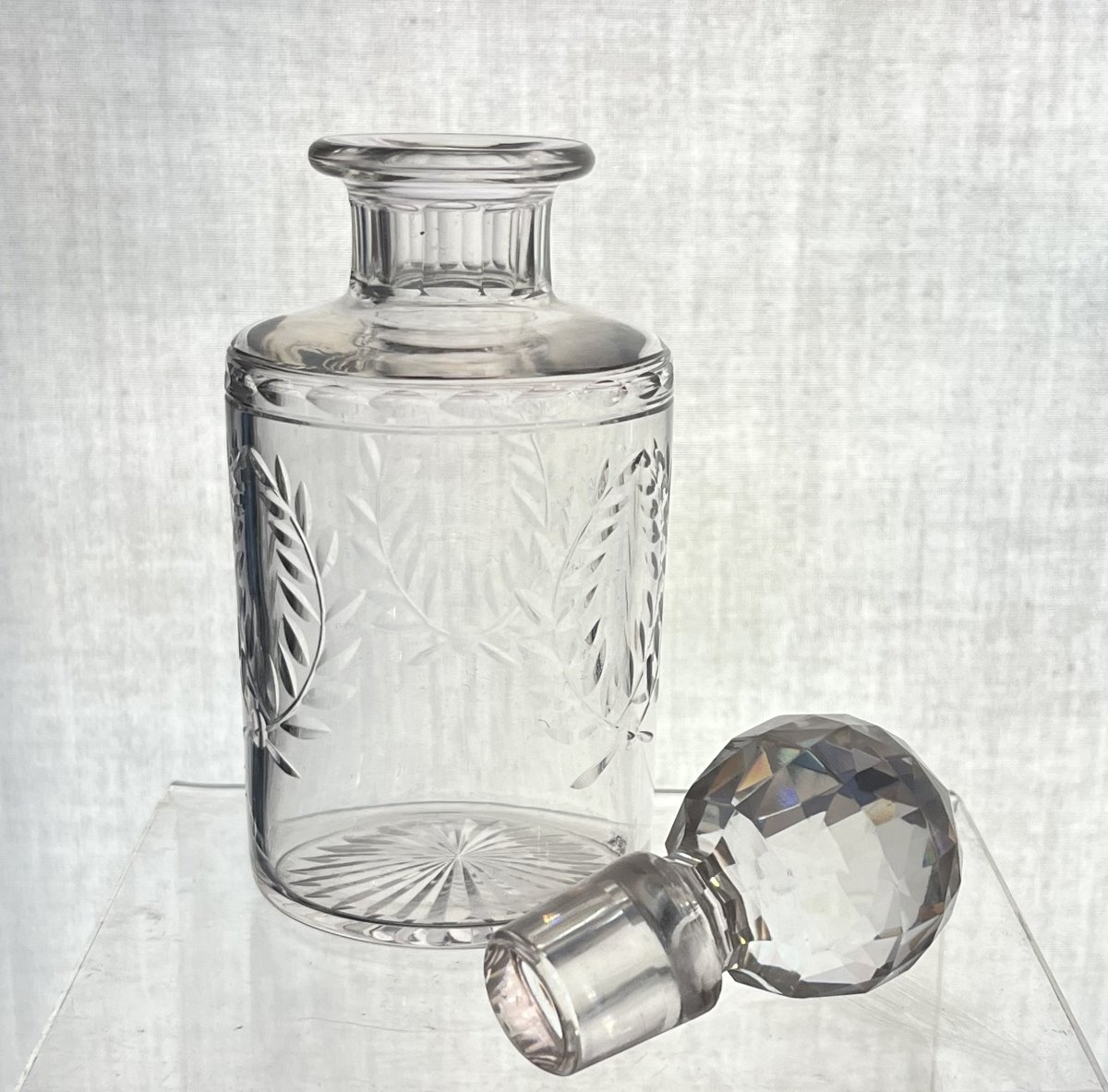 BACCARAT - flacon à parfum en cristal à décor de COURONNES DE LAURIER - 17 cm-photo-1