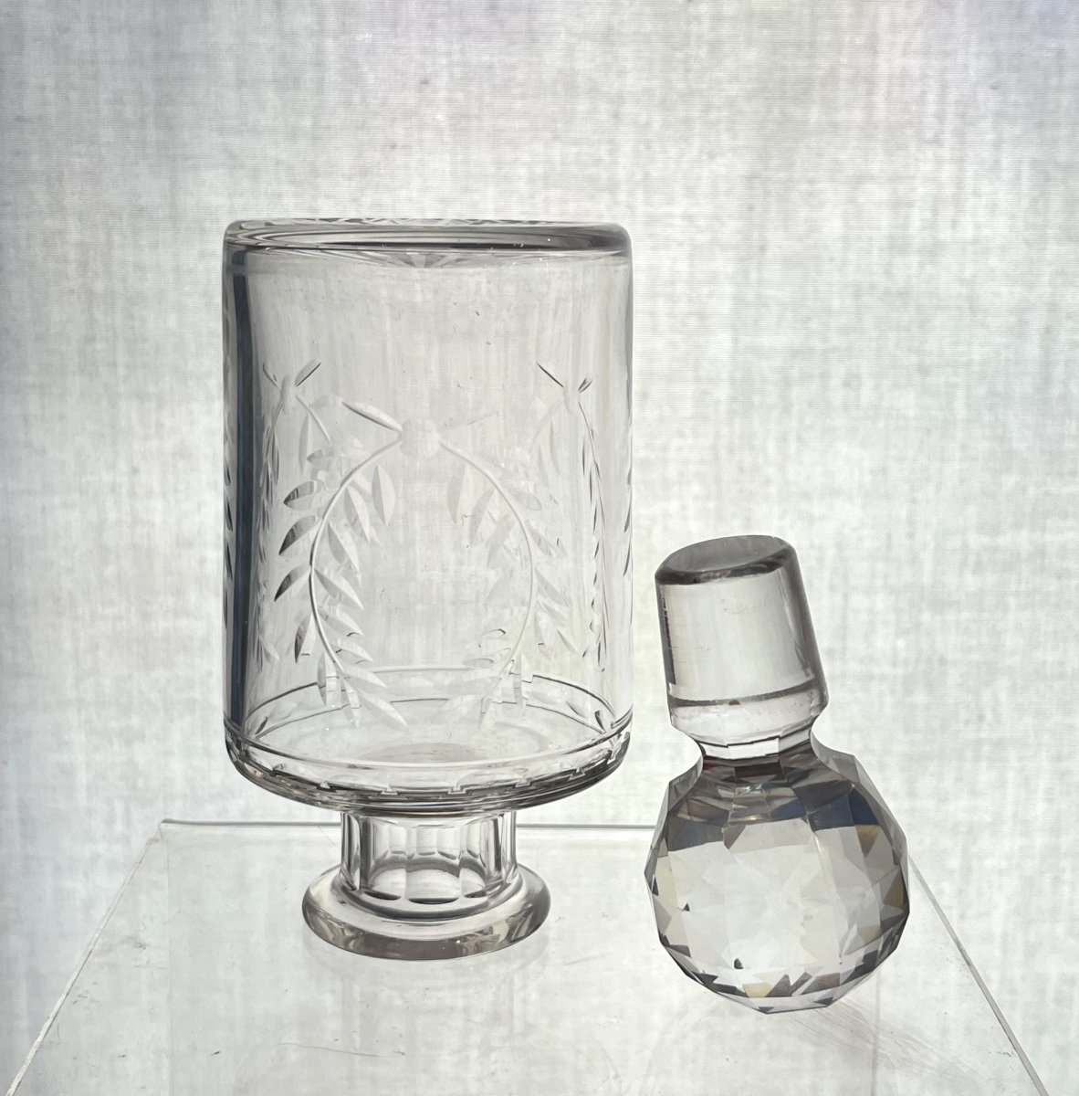 BACCARAT - flacon à parfum en cristal à décor de COURONNES DE LAURIER - 17 cm-photo-2