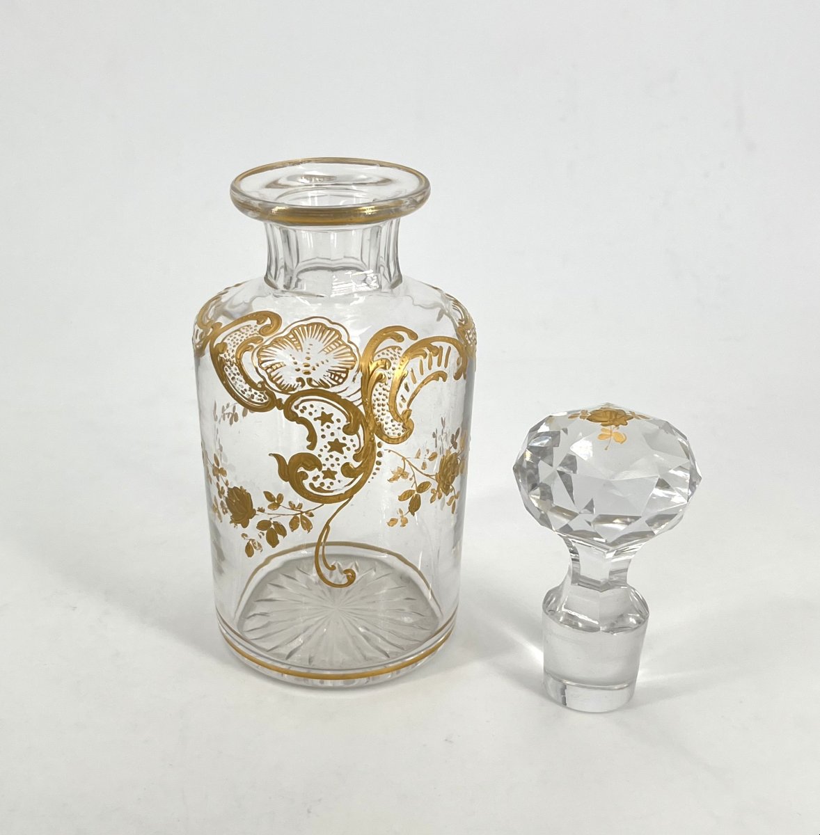 BACCARAT - ancien flacon à parfum en cristal émaillé or, décor Louis XV - 20 cm-photo-2