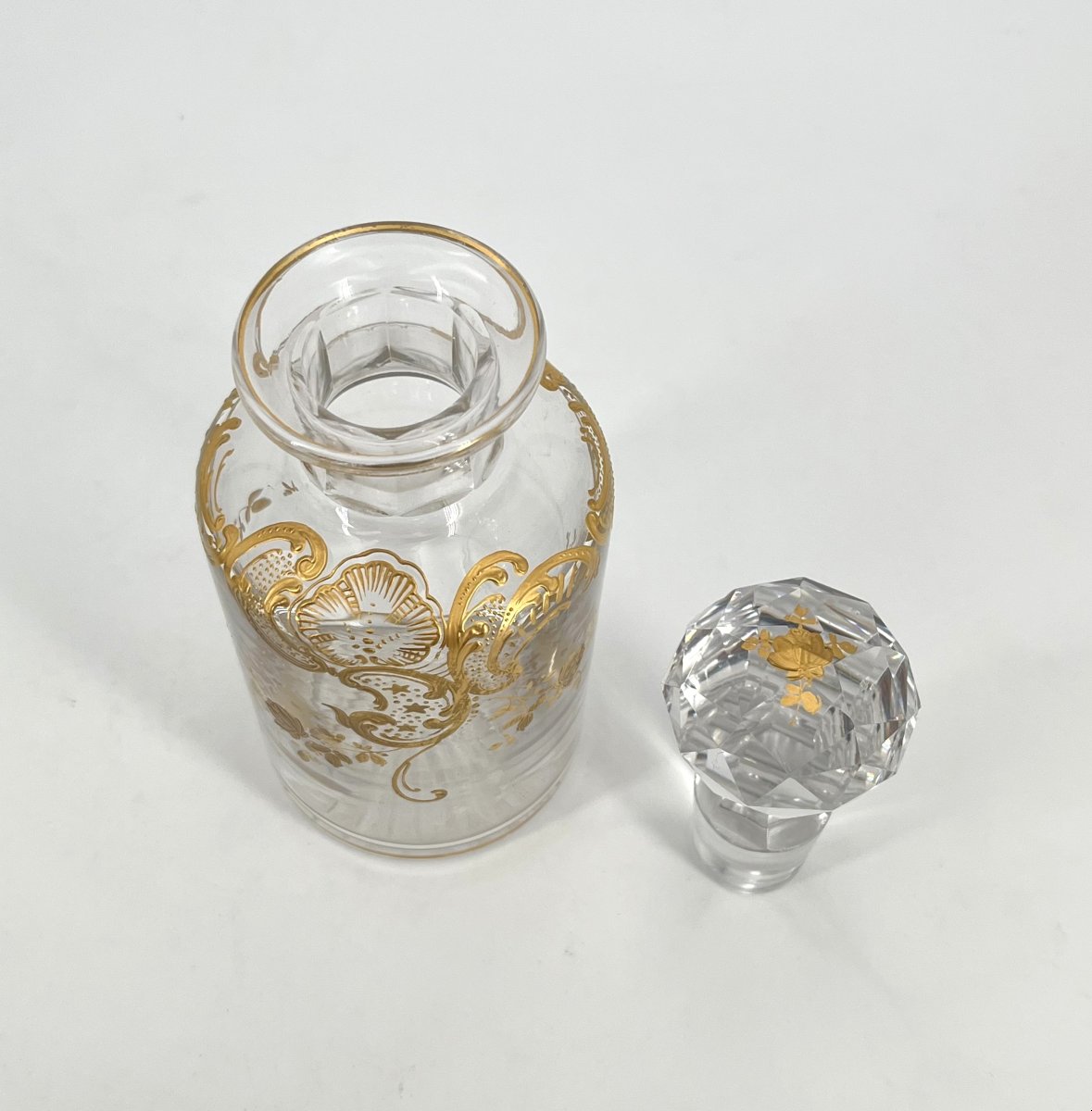BACCARAT - ancien flacon à parfum en cristal émaillé or, décor Louis XV - 20 cm-photo-3