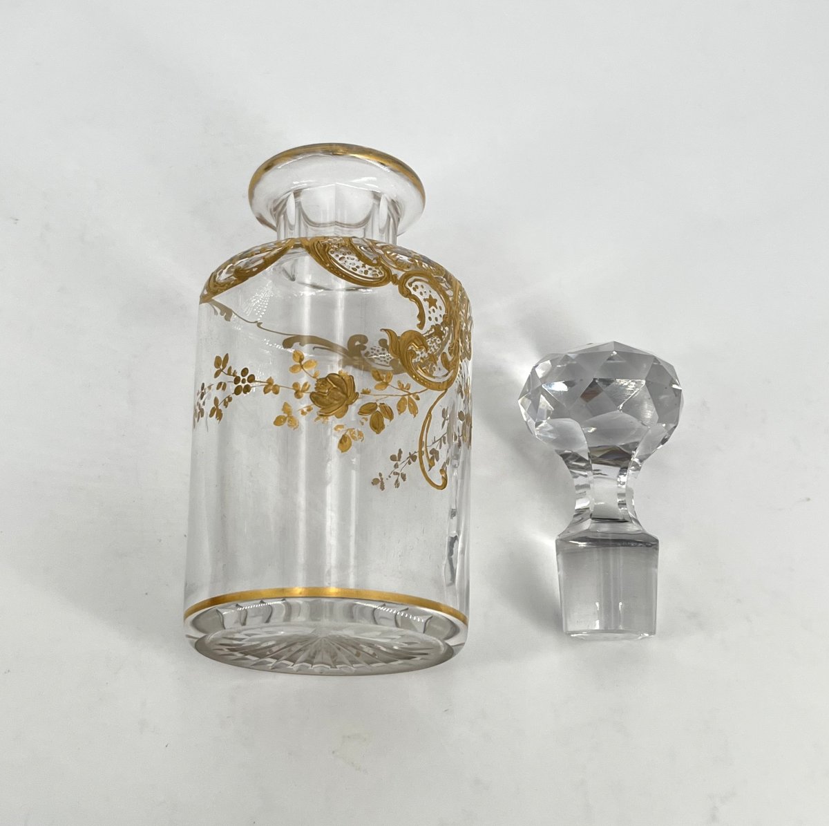BACCARAT - ancien flacon à parfum en cristal émaillé or, décor Louis XV - 20 cm-photo-5