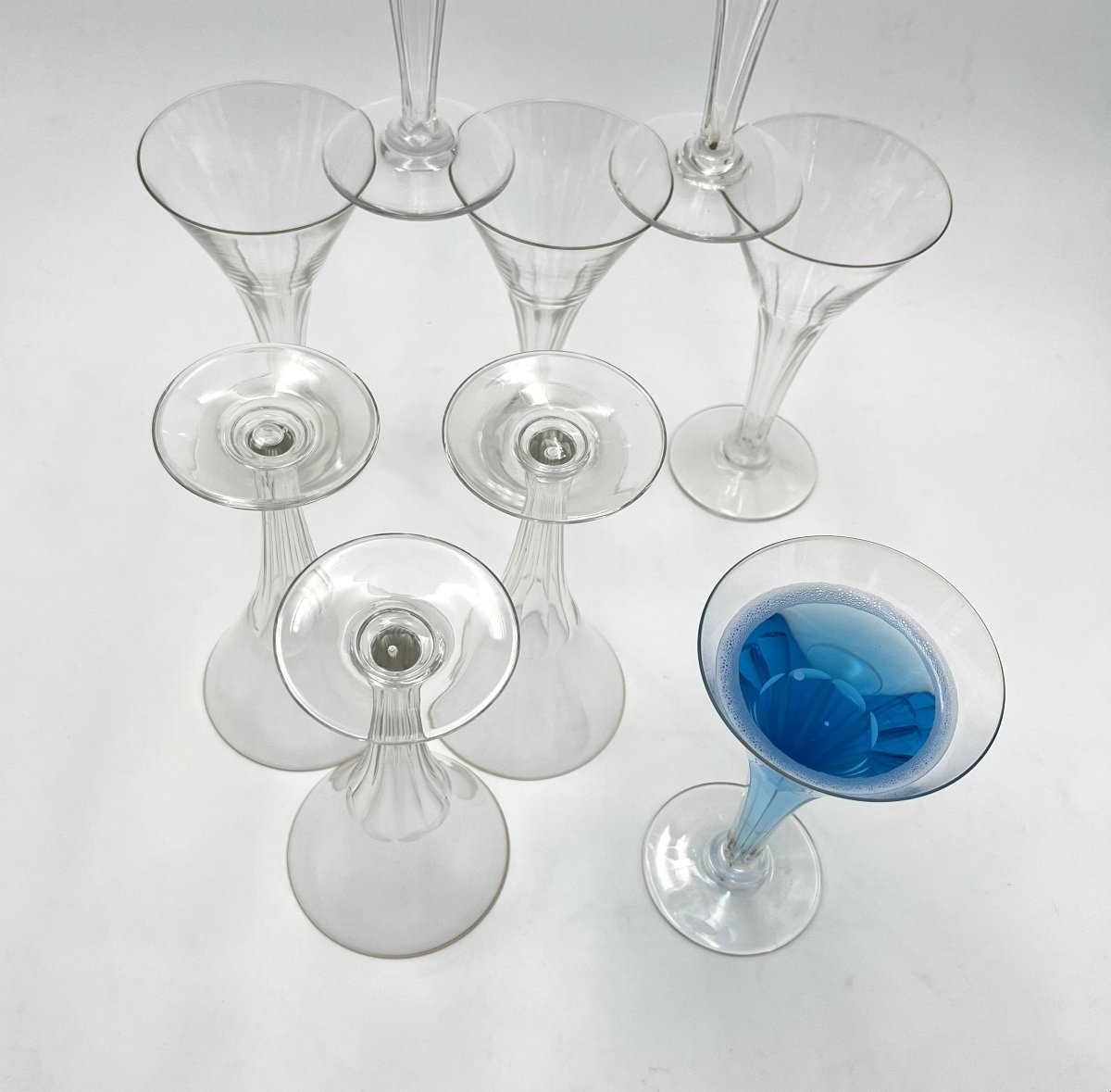 9 coupes à champagne anciennes à jambe creuse, modèle "flûte champenoise", 16 cm-photo-4