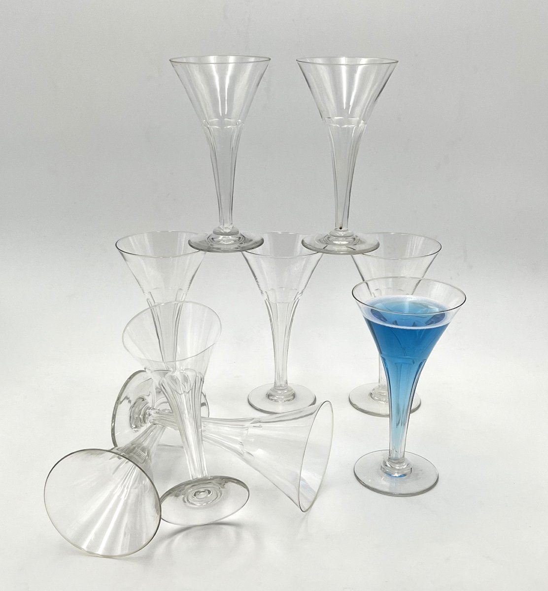 9 coupes à champagne anciennes à jambe creuse, modèle "flûte champenoise", 16 cm