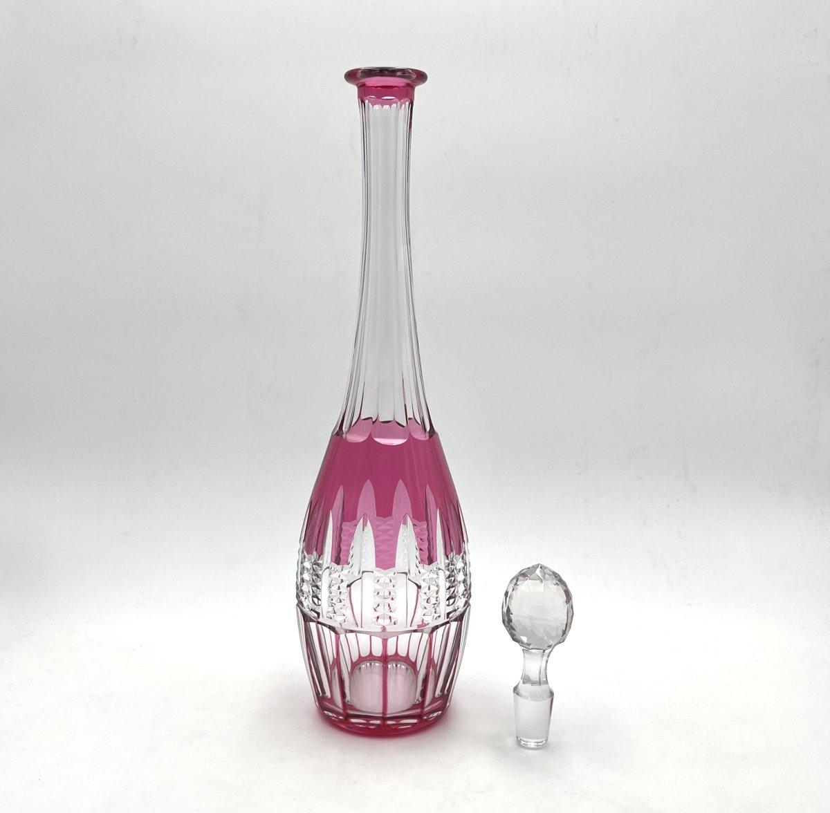 BACCARAT - carafe en cristal taillé doublé rose, modèle AUSTERLITZ- 44,5 cm-photo-1