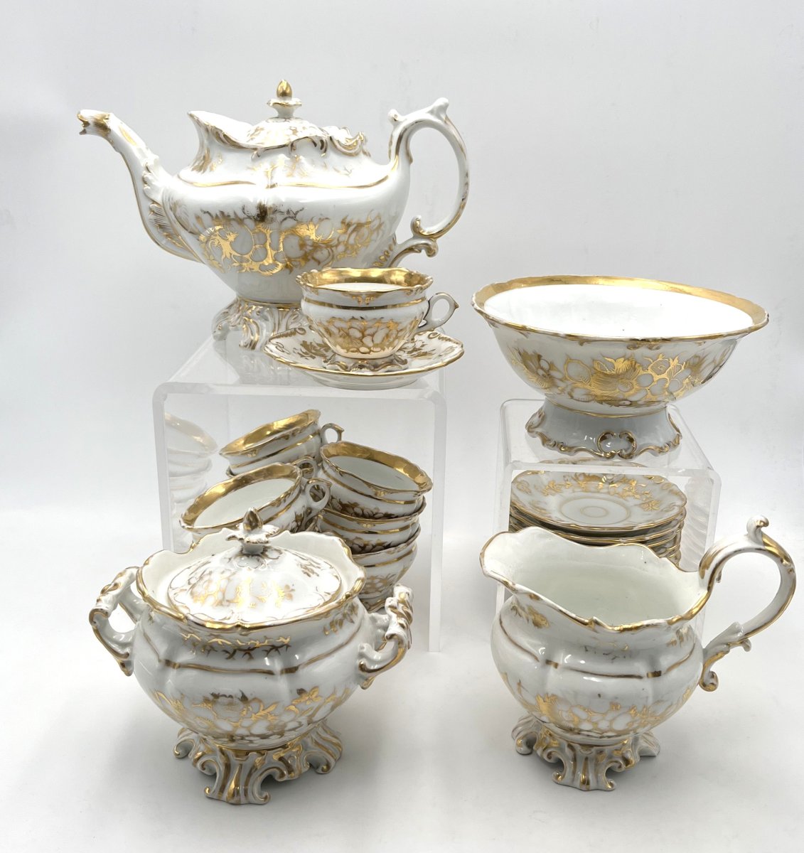 VIEUX PARIS - important service à thé en porcelaine à rehauts d'or, époque Napoléon III