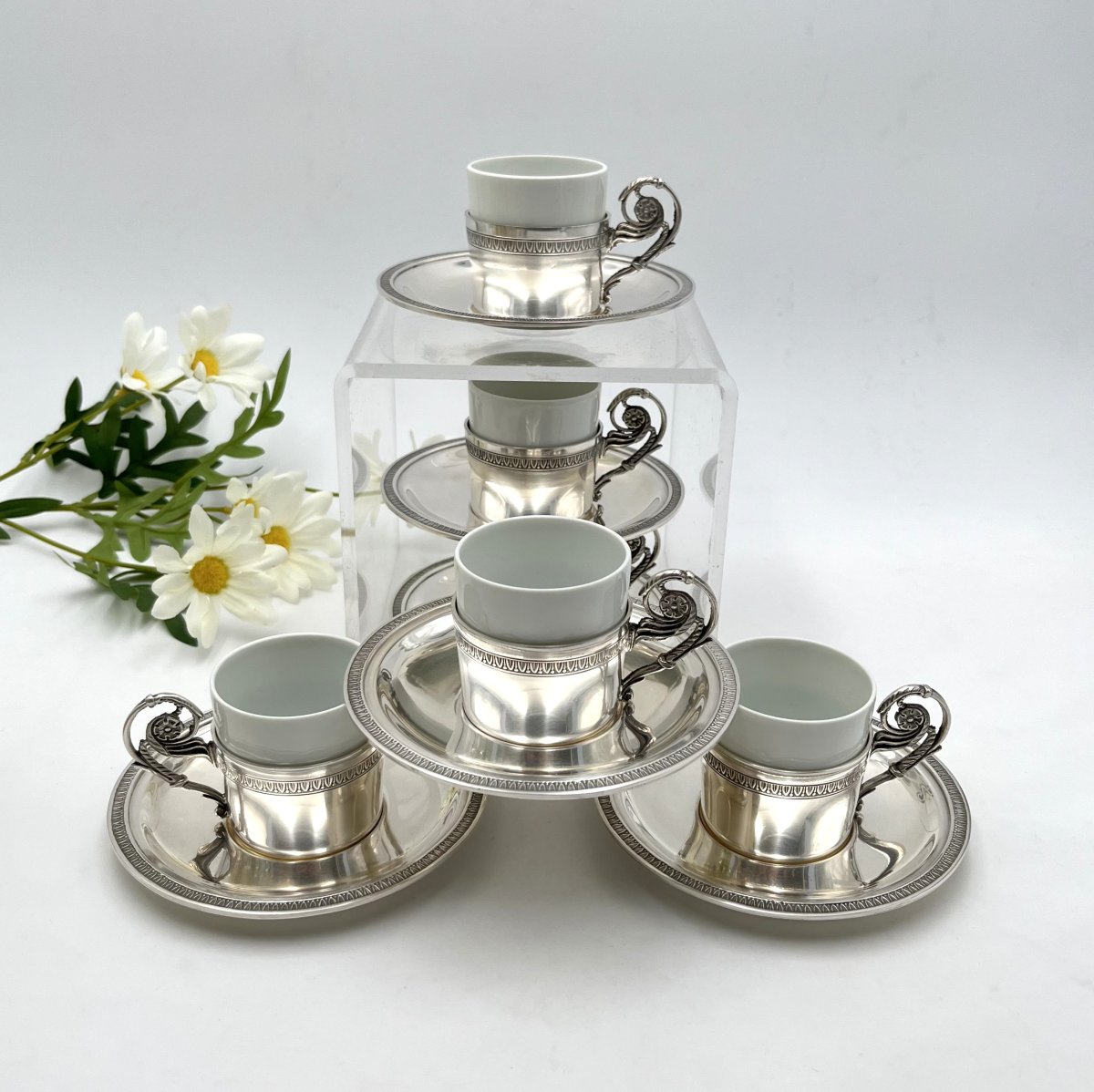 BOULENGER - 6 tasses à café en métal argenté et porcelaine de LIMOGES, modèle EMPIRE