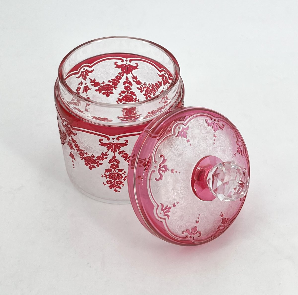 Val Saint Lambert - Round Crystal Box With Pink Lining, Acid-etched Design, Stamped-photo-2