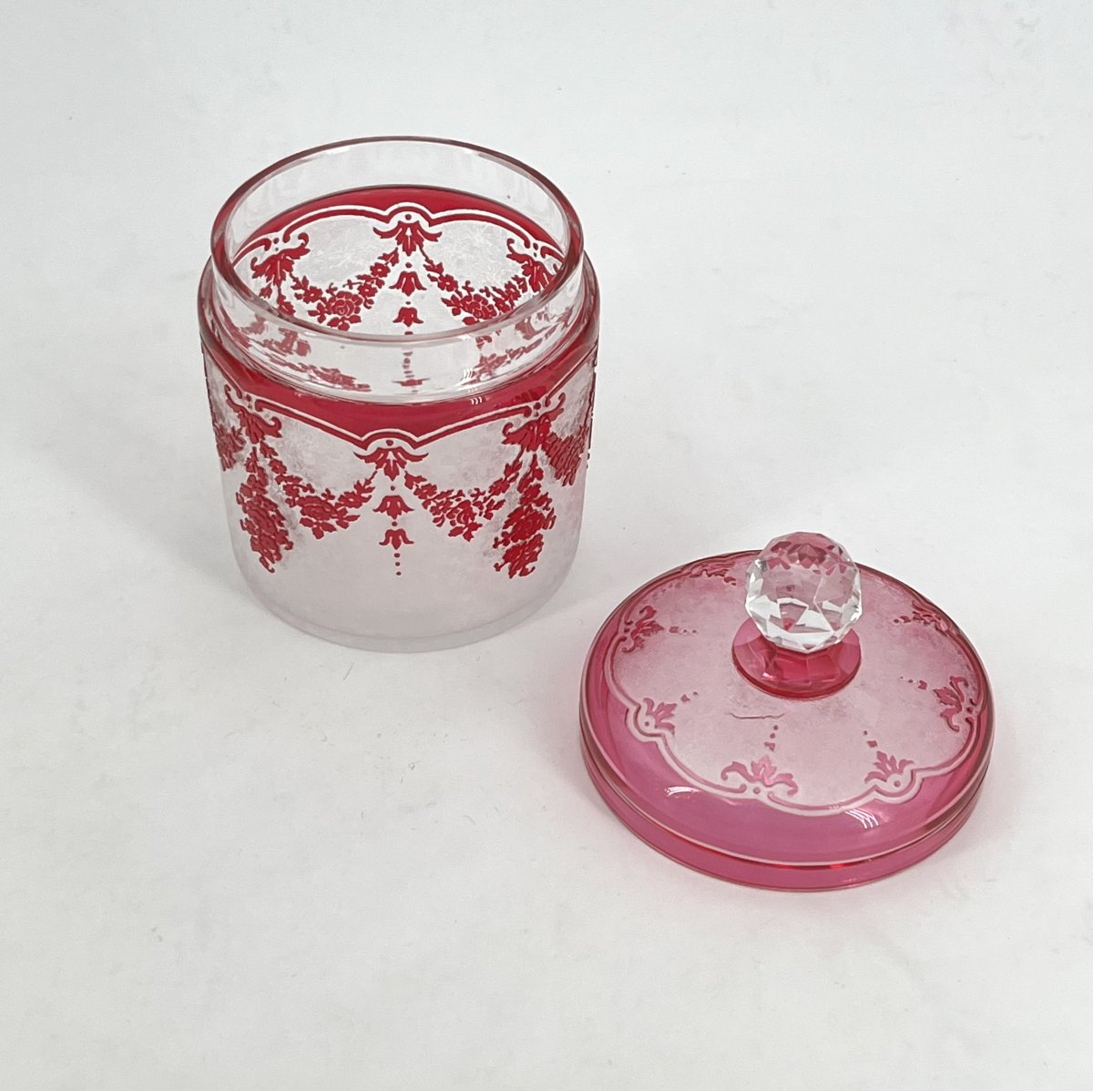 Val Saint Lambert - Round Crystal Box With Pink Lining, Acid-etched Design, Stamped-photo-3