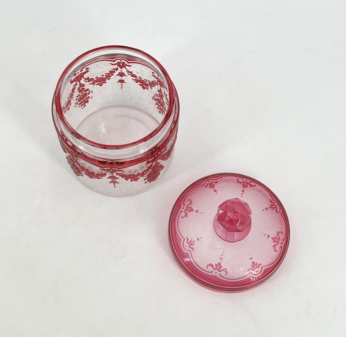 Val Saint Lambert - Round Crystal Box With Pink Lining, Acid-etched Design, Stamped-photo-4