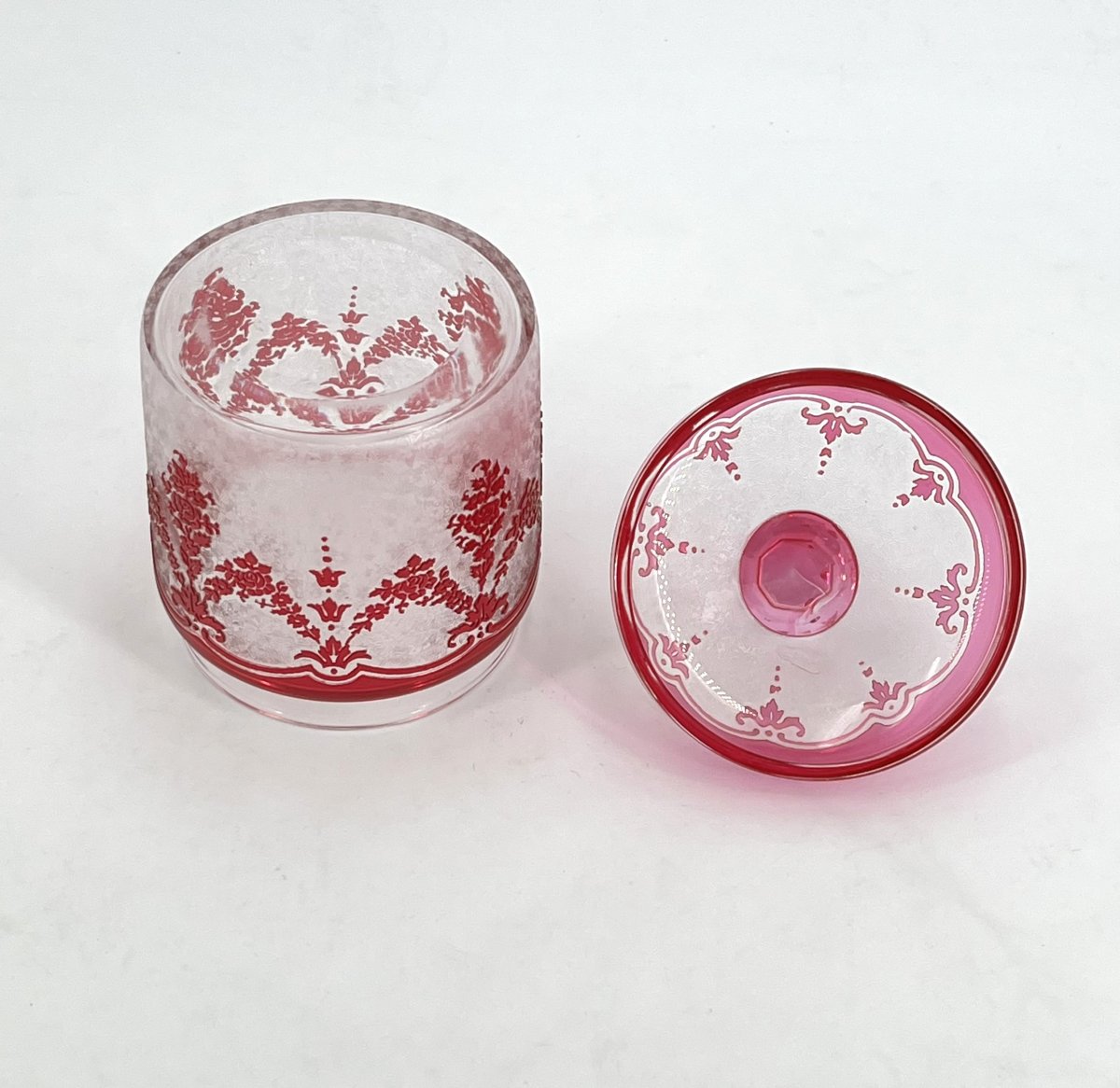 Val Saint Lambert - Round Crystal Box With Pink Lining, Acid-etched Design, Stamped-photo-6