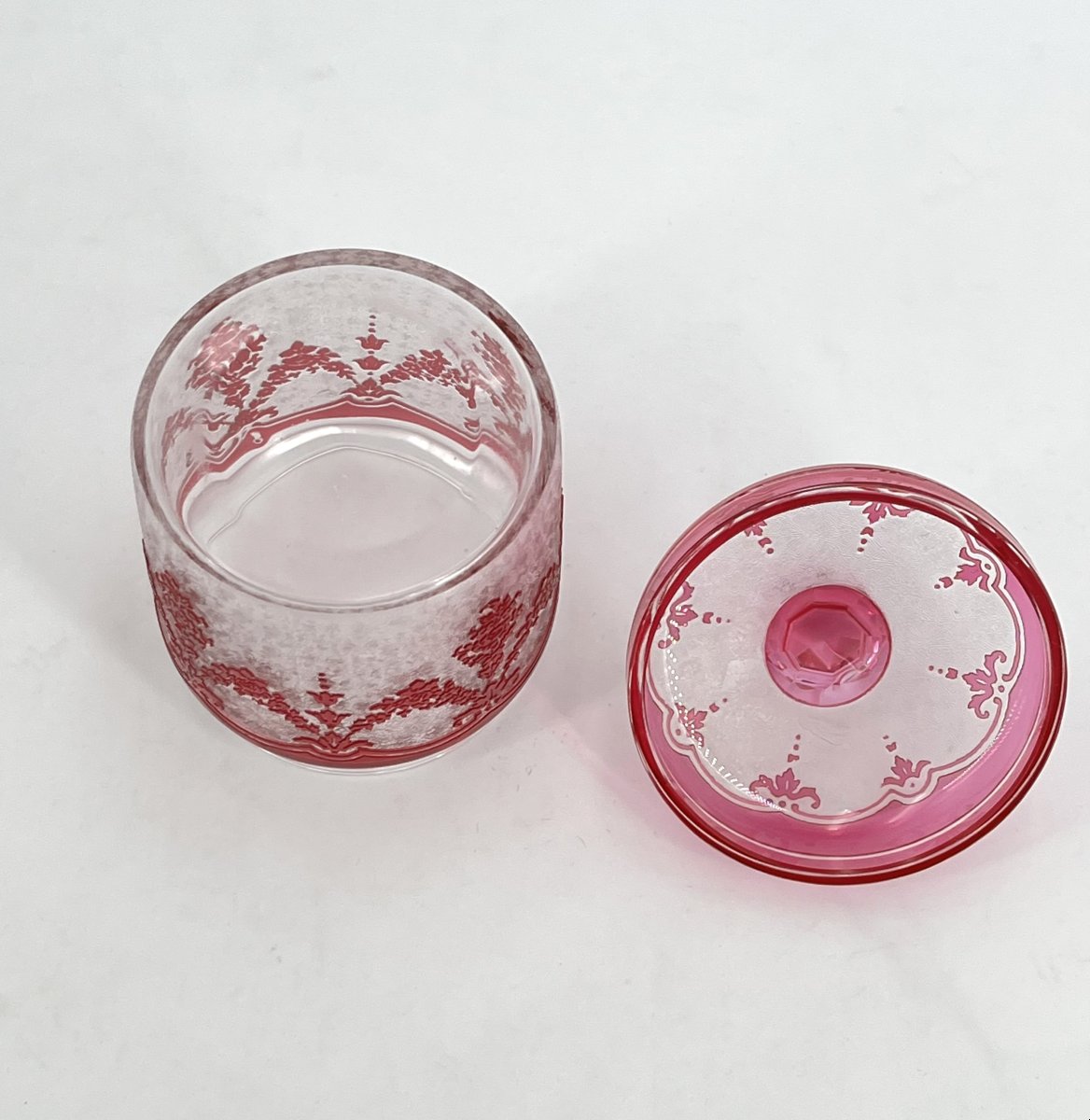 Val Saint Lambert - Round Crystal Box With Pink Lining, Acid-etched Design, Stamped-photo-7