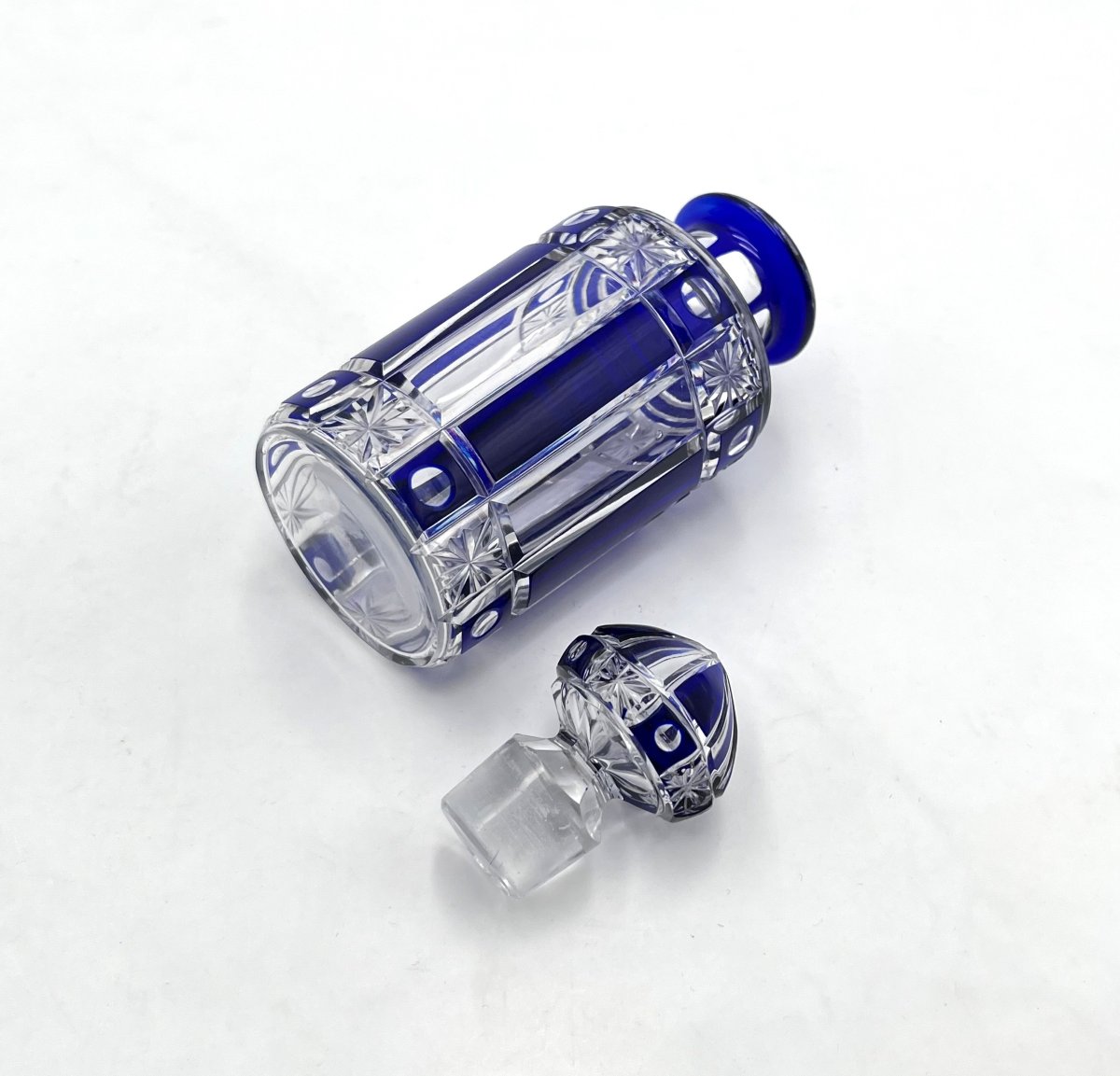CRISTALLERIES DE NANCY - flacon à parfum d'époque ART DECO en cristal taillé doublé BLEU 15 cm-photo-1