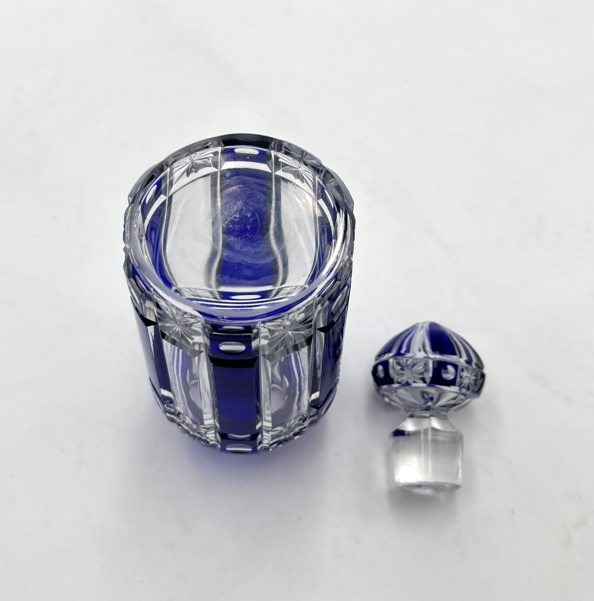 CRISTALLERIES DE NANCY - flacon à parfum d'époque ART DECO en cristal taillé doublé BLEU 15 cm-photo-4