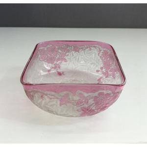 ancienne coupelle en cristal de BACCARAT à décor d'églantier et d'anthémis 