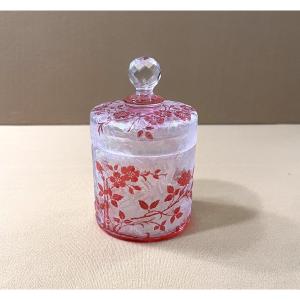 BACCARAT - boite à poudre en cristal gravé à l'acide, modèle EGLANTIER