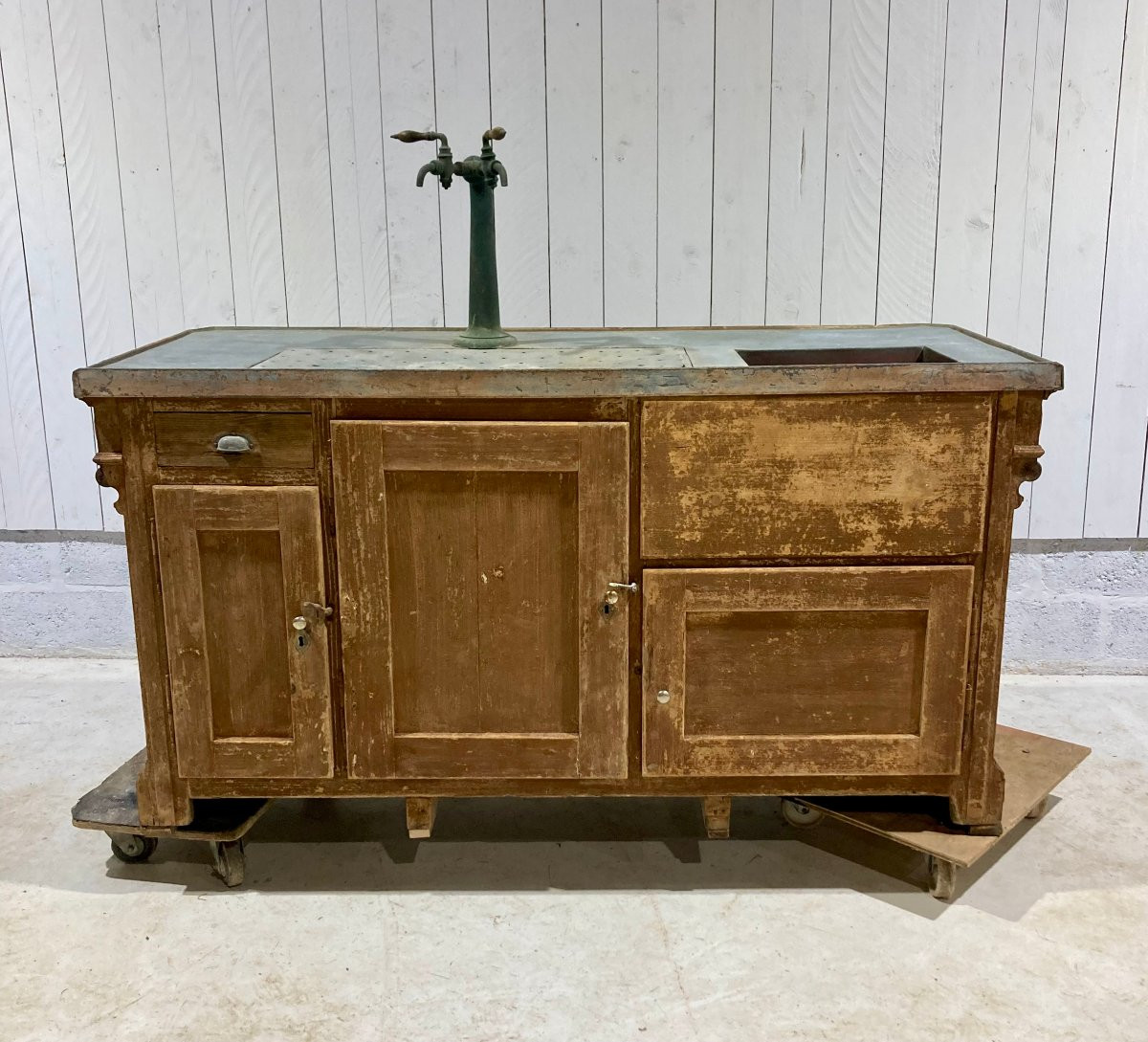 Beer Tap Bar Counter -photo-3