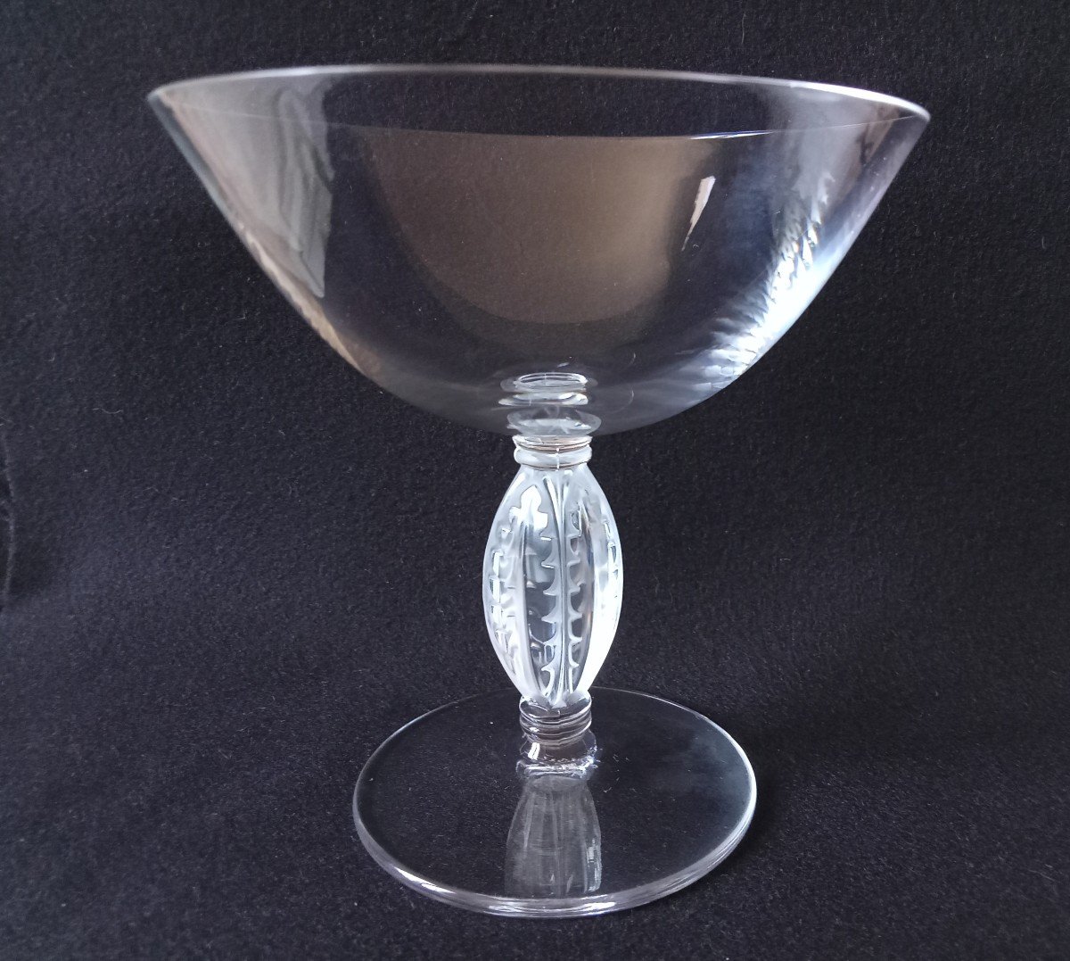 Lalique France coupe champagne Fontainebleau en cristal
