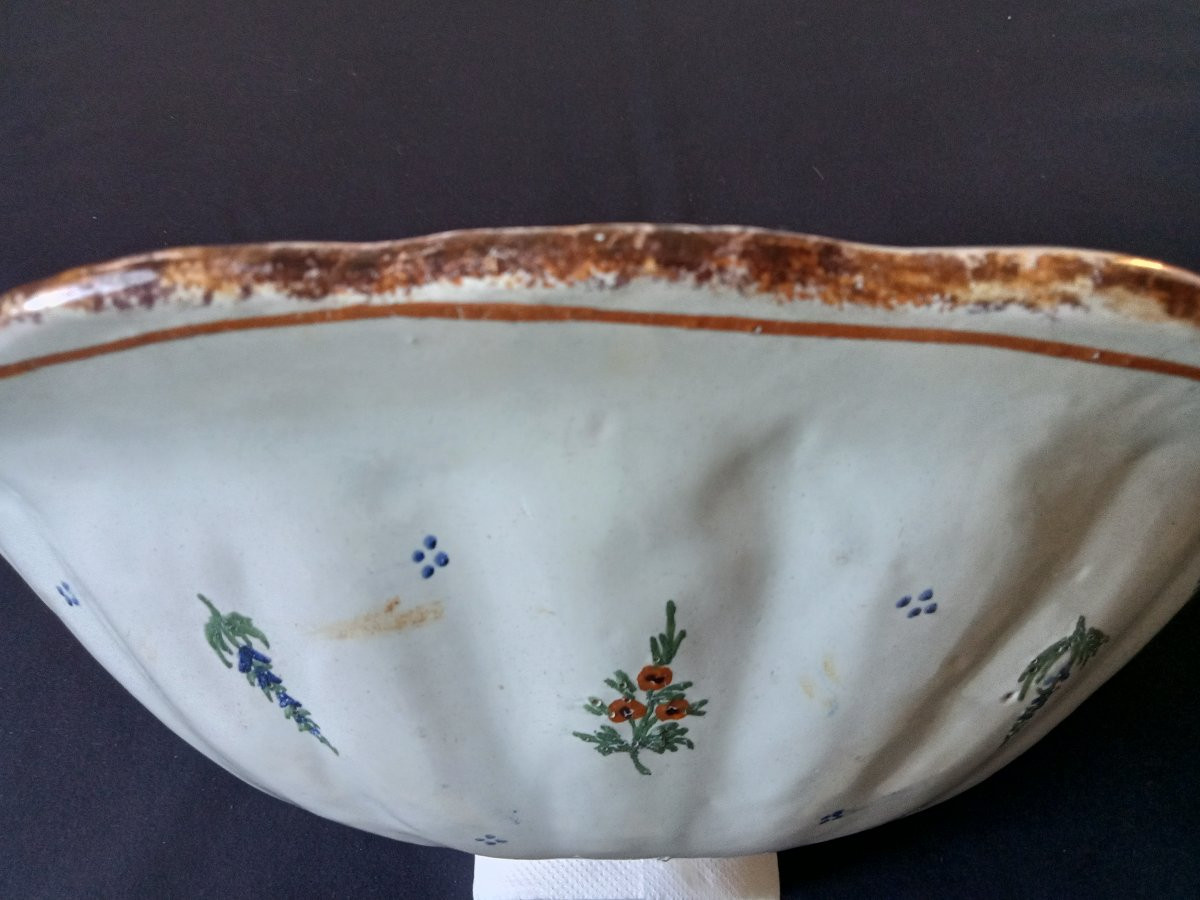Chirurgien-barbier. Plat à saignée de chirurgien barbier. XVIII siècle Nevers  41,5 x 32,5 cm. -photo-6