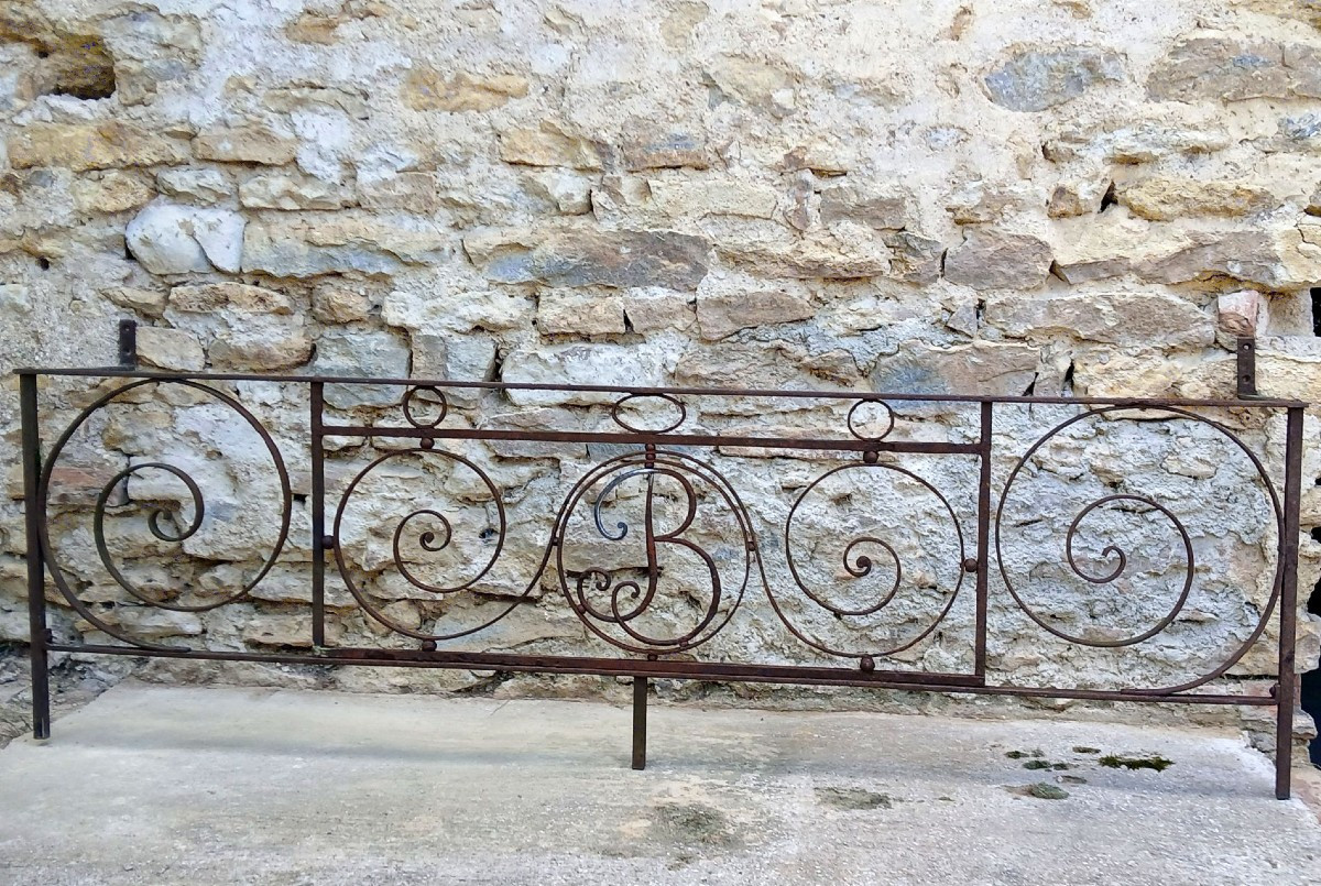 "Paire de garde-corps de balcon en fer forgé du XVIII éme siècle"