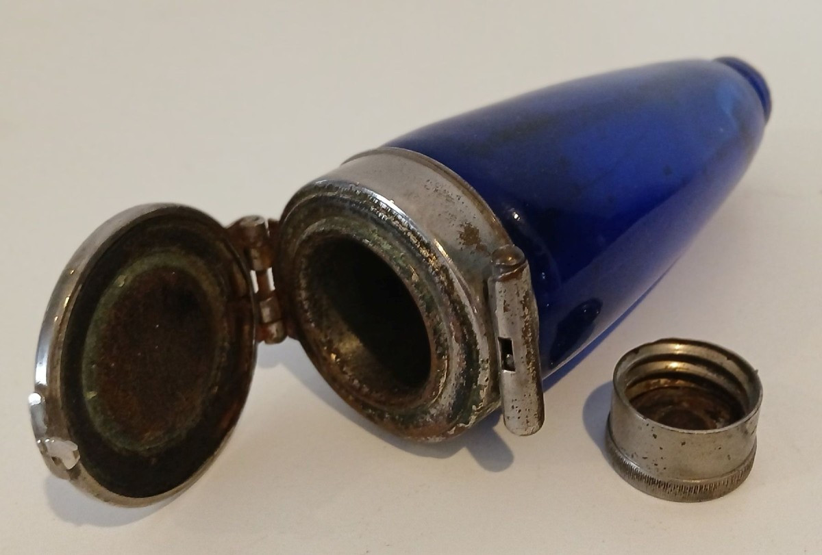 Pocket Spittoon In Blue Glass And Nickel-plated Metal, 19th Century. Very Good Condition.-photo-3