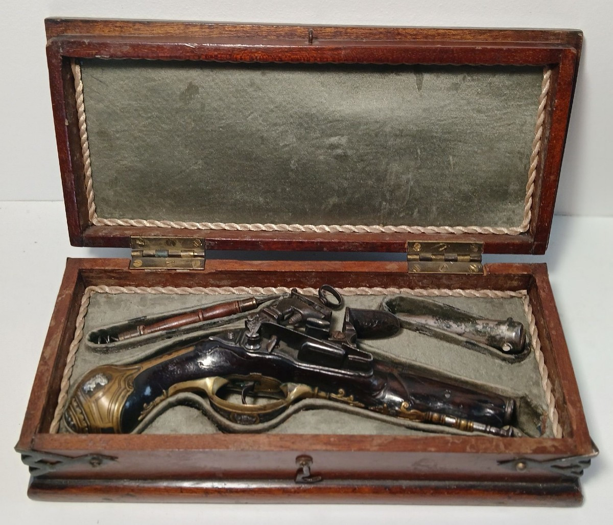 Small Miquelet Travel Pistol From The 18th Century.-photo-2