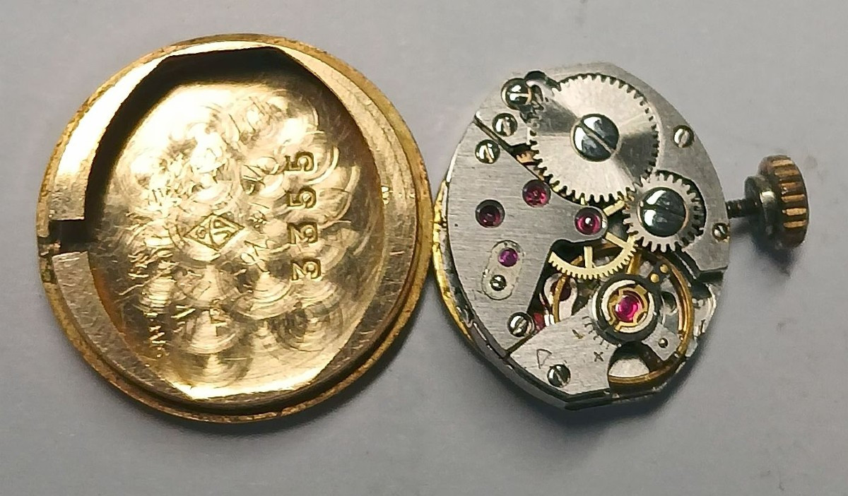 Montre de femme, en or et diamants. Dermont. Suisse. -photo-4