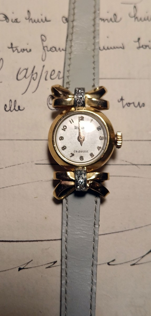Montre de femme, en or et diamants. Dermont. Suisse. -photo-1