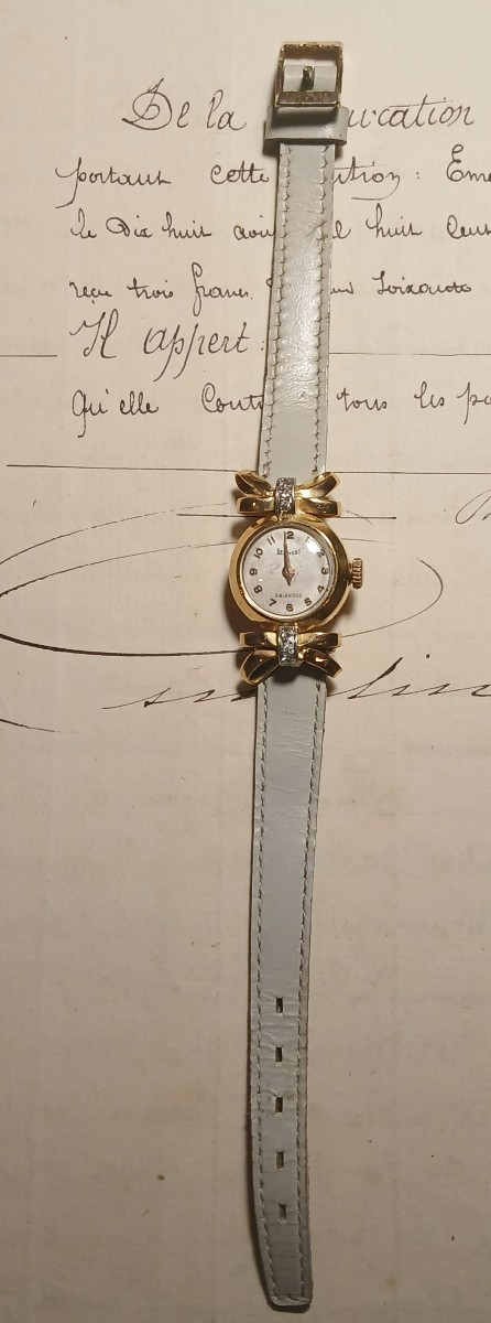 Montre de femme, en or et diamants. Dermont. Suisse. -photo-3