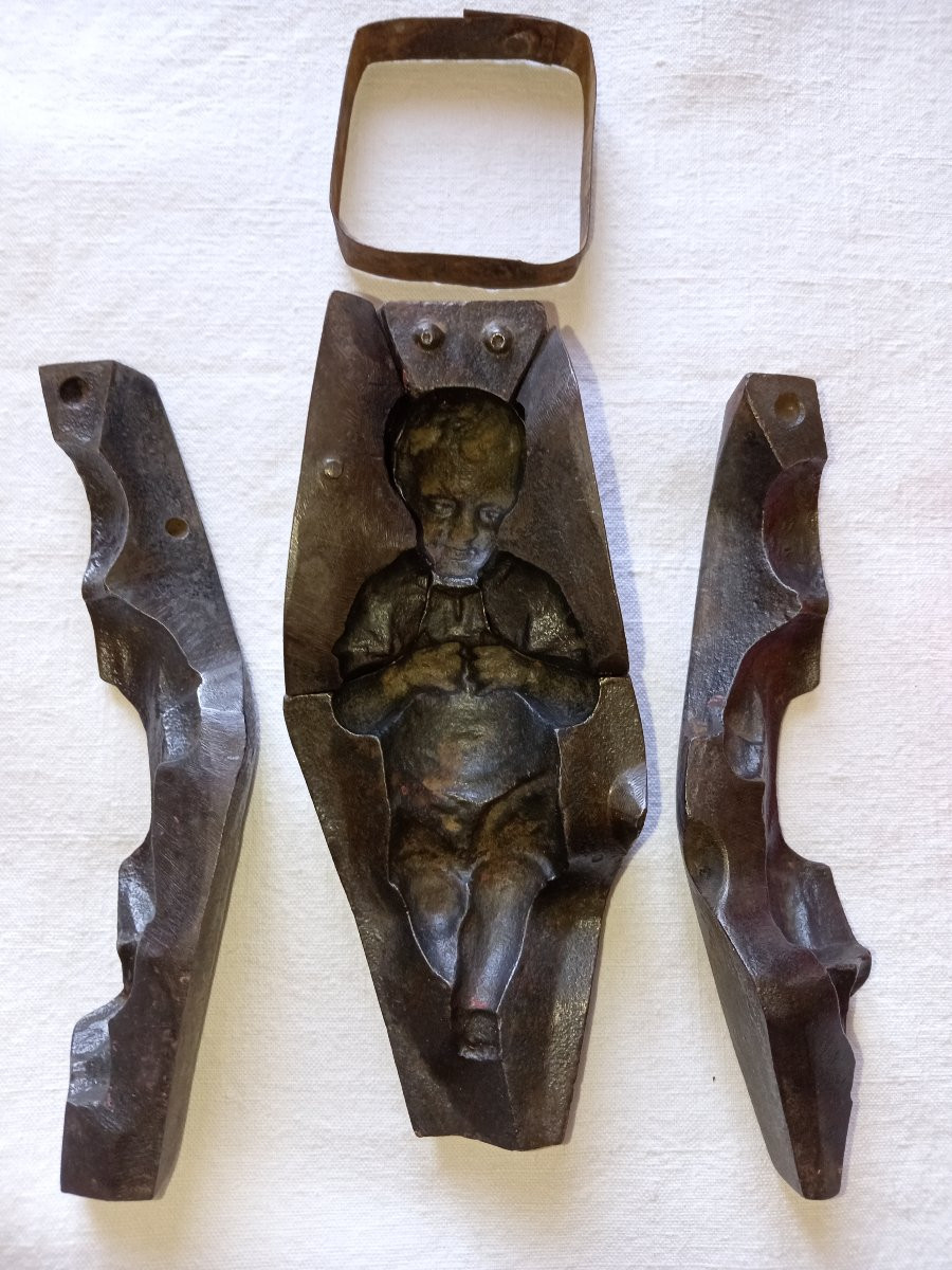 The Infant Jesus, Cast Iron Mold For Nativity Scenes Or Figurines. 19th Century-photo-2