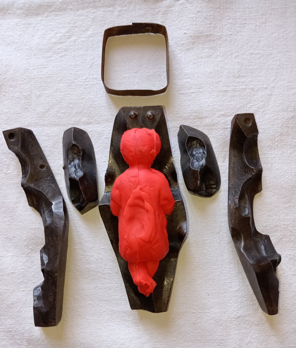 The Infant Jesus, Cast Iron Mold For Nativity Scenes Or Figurines. 19th Century-photo-4