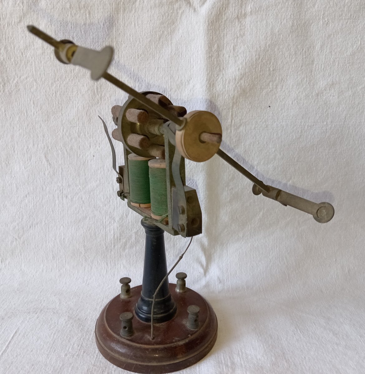 A Column Motor For A Geissler Tube With Two Complete Grenet Batteries-photo-4