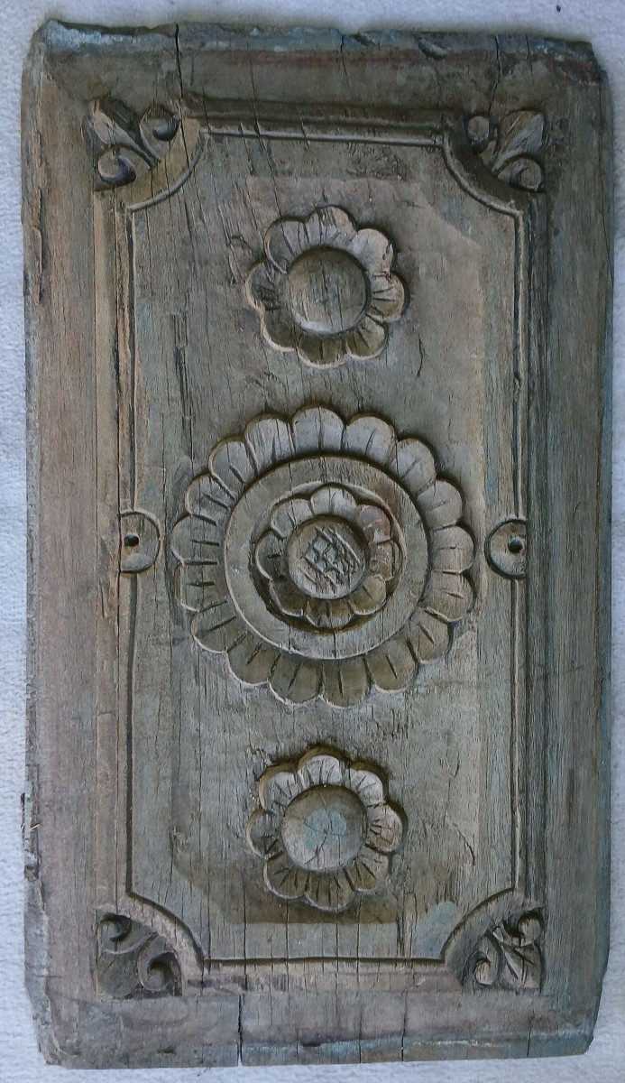 Haute époque. Suite de 4 panneaux de coffre en chêne de Bourgogne. XVI ème siècle.-photo-1