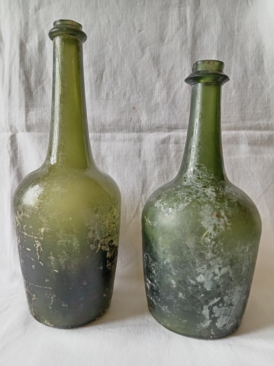 Bouteilles à vin de champagne de la première moitié du XVIII siècle. Circa 1730-1740-photo-1