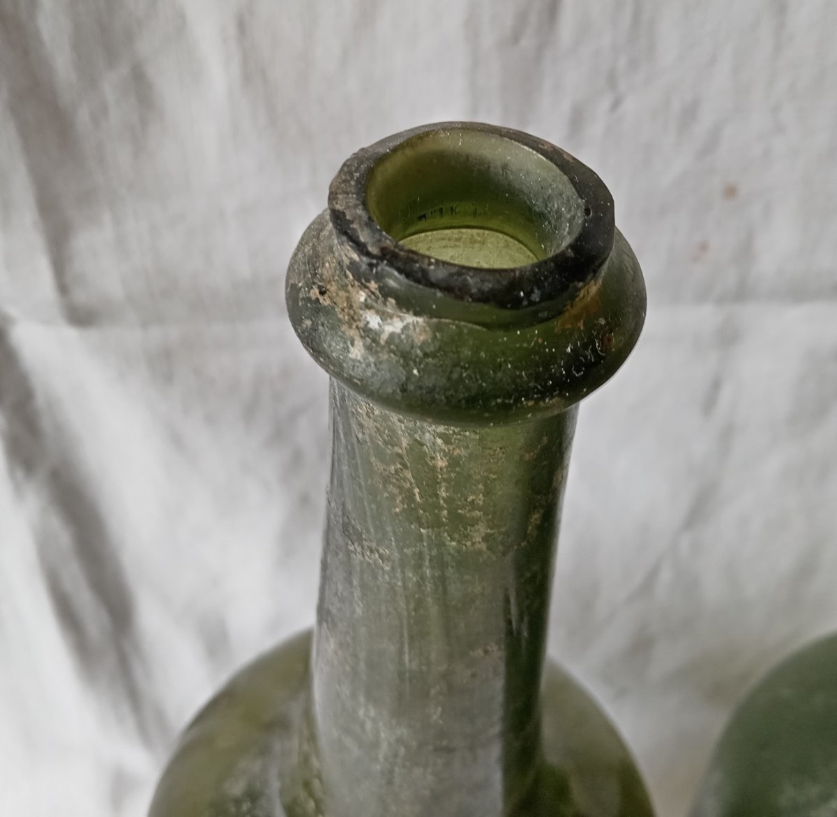 Bouteilles à vin de champagne de la première moitié du XVIII siècle. Circa 1730-1740-photo-4