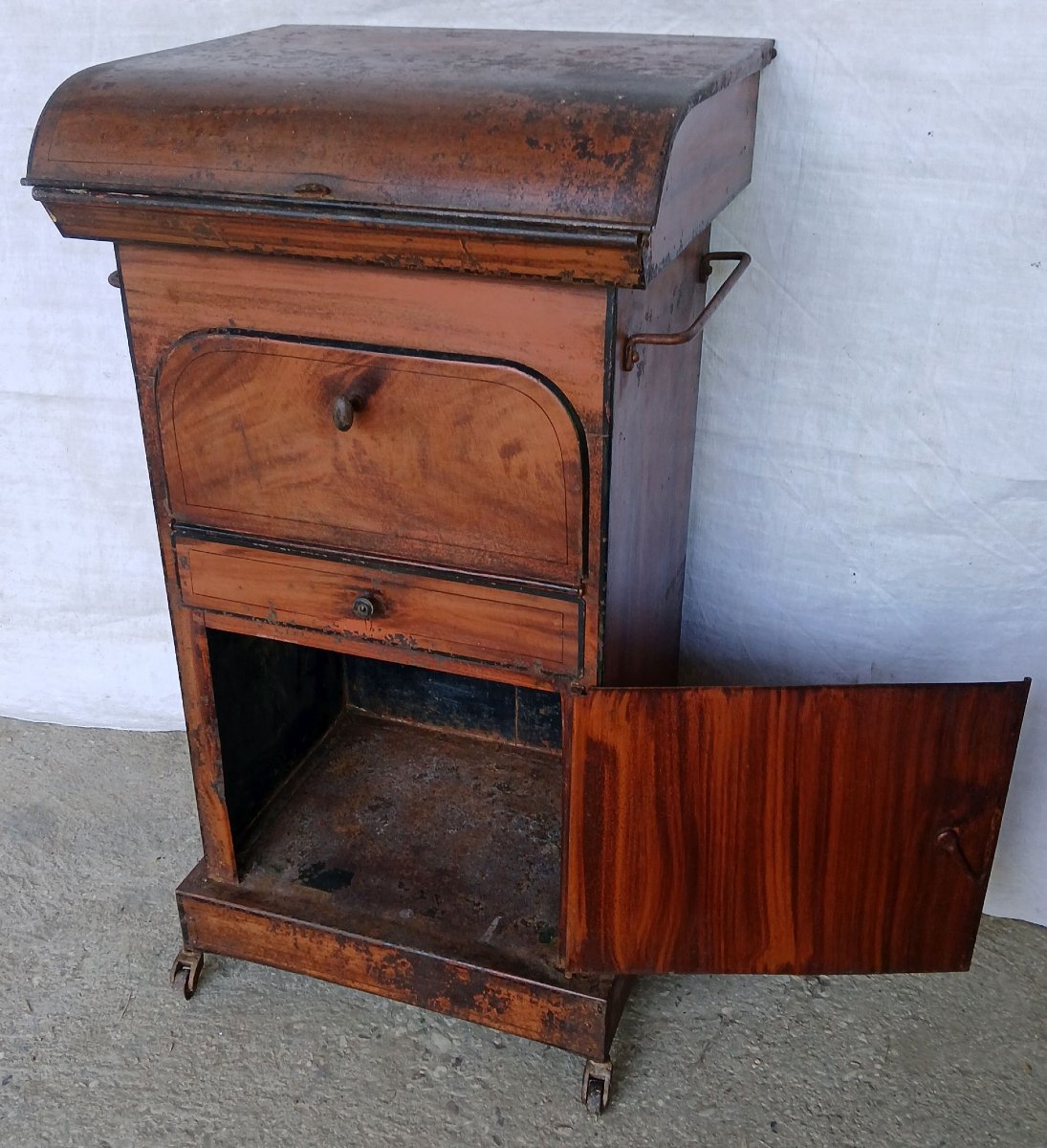 Tole peinte. Meuble de toilette. Trompe l’œil faux bois. -photo-1