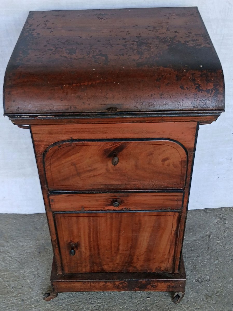 Tole peinte. Meuble de toilette. Trompe l’œil faux bois. 