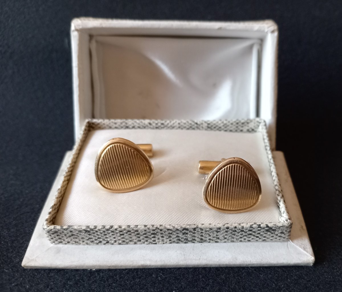 Boutons de manchettes en or 18kt années 1950-1960. Maison d'orfèvrerie Charles Garnier 