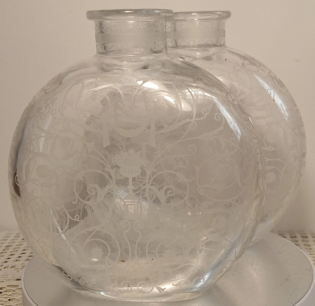 Baccarat. Flacons modèle "Michel Angelo" en cristal soufflé.