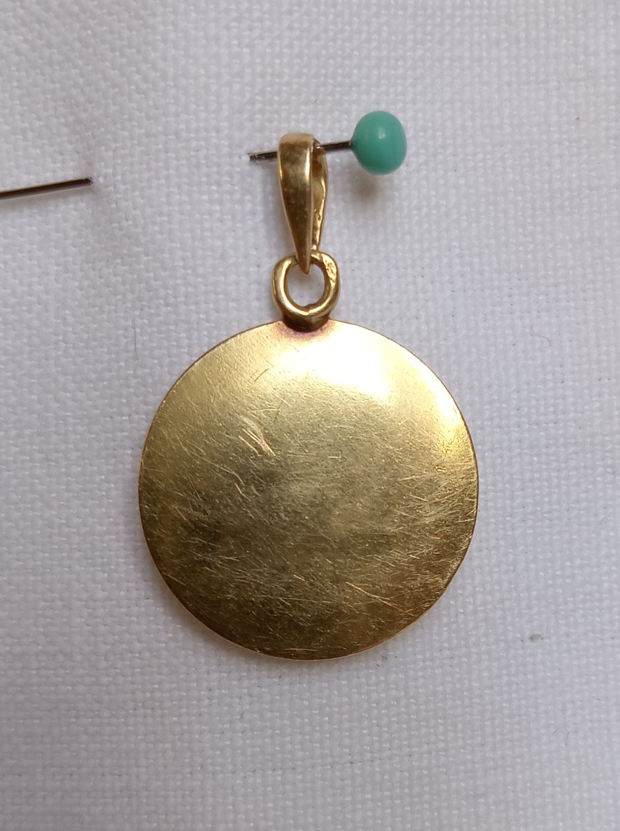 Médaille A Augis en or 18kt « Plus qu’hier moins que demain »-photo-3