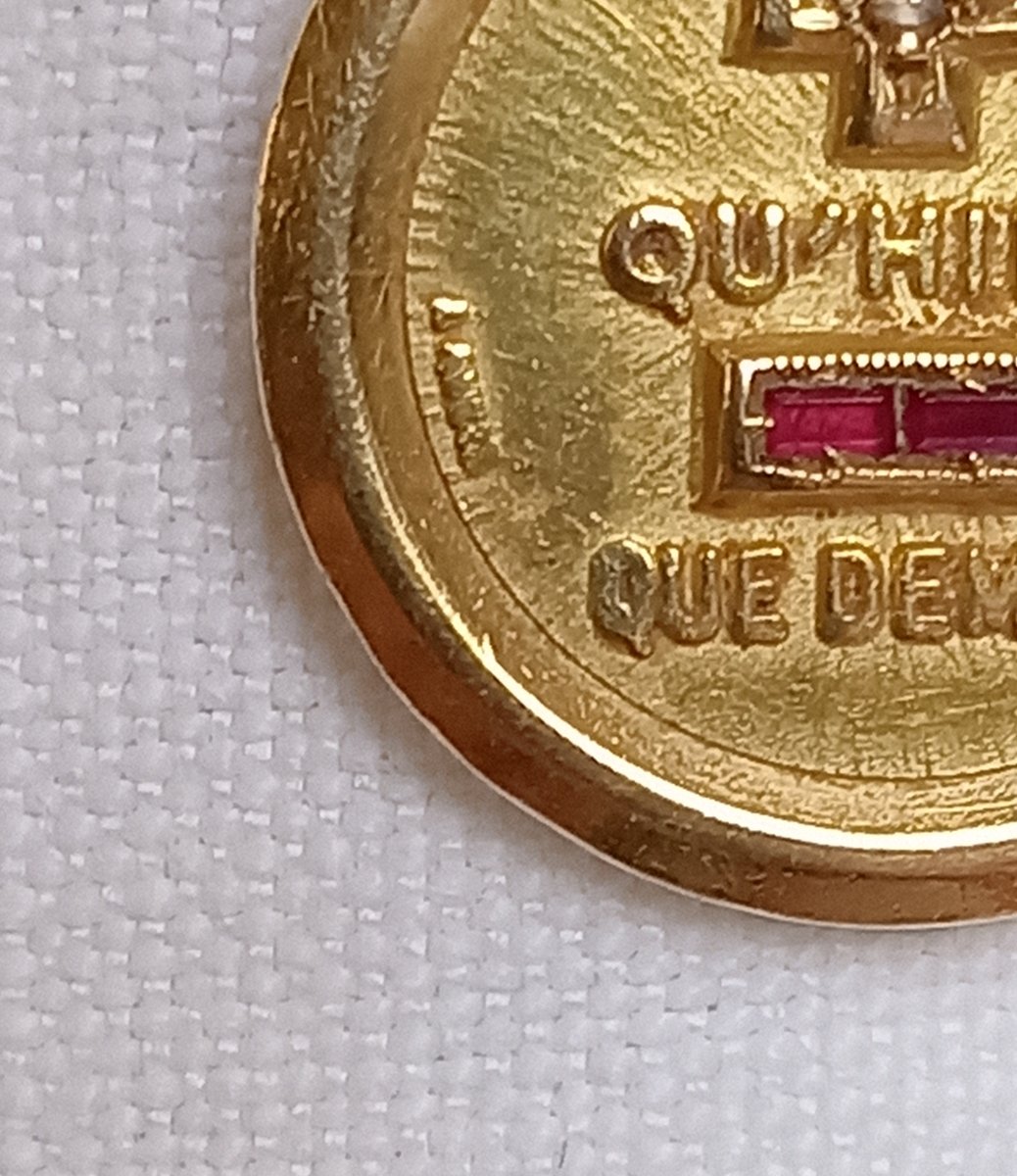 Médaille A Augis en or 18kt « Plus qu’hier moins que demain »-photo-4