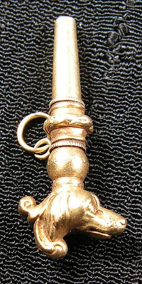  Clé de montre zoomorphique en or. Tête de chien. Circa milieu du XIXéme Siècle-photo-2