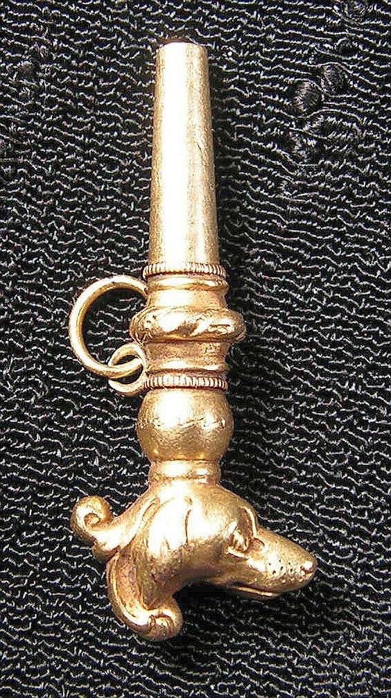  Clé de montre zoomorphique en or. Tête de chien. Circa milieu du XIXéme Siècle-photo-3