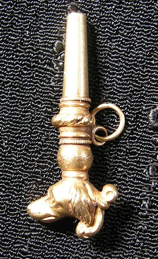  Clé de montre zoomorphique en or. Tête de chien. Circa milieu du XIXéme Siècle-photo-6