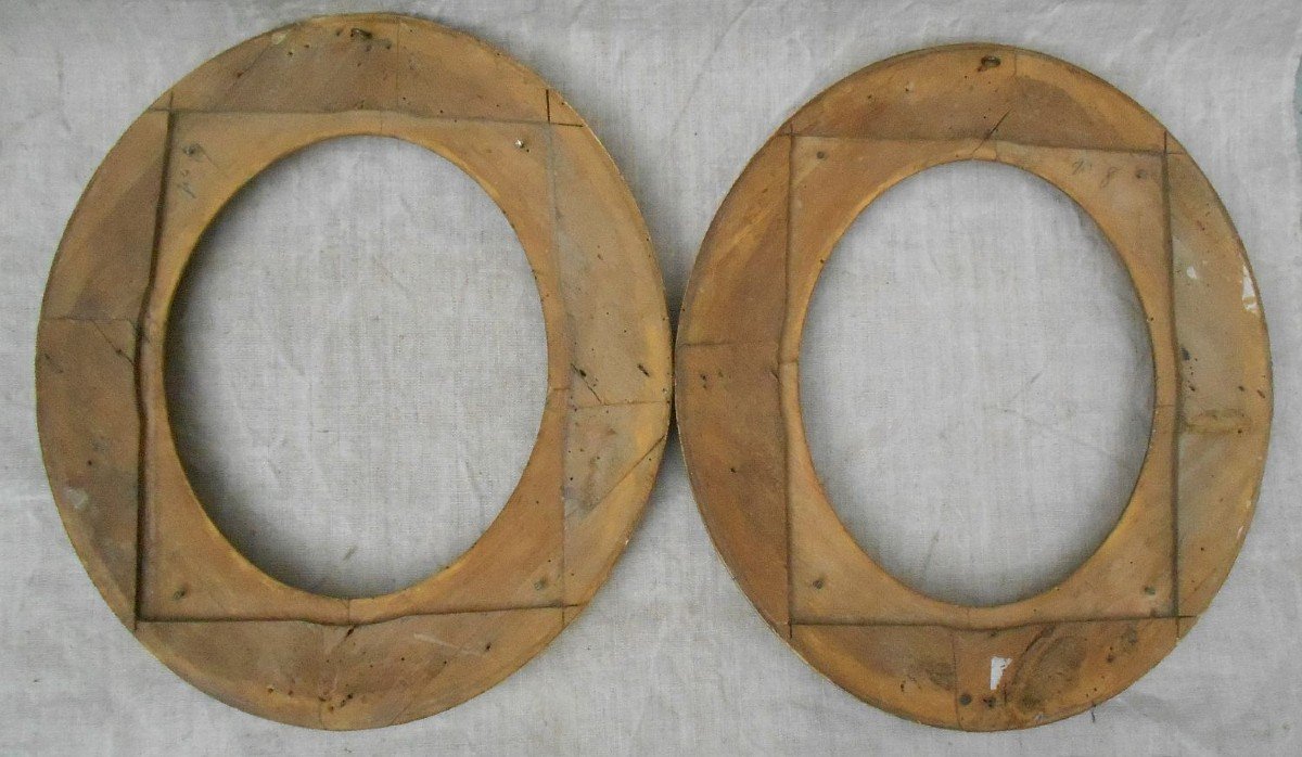 Paire de cadres ovales, époque 19ème en bois doré.-photo-3