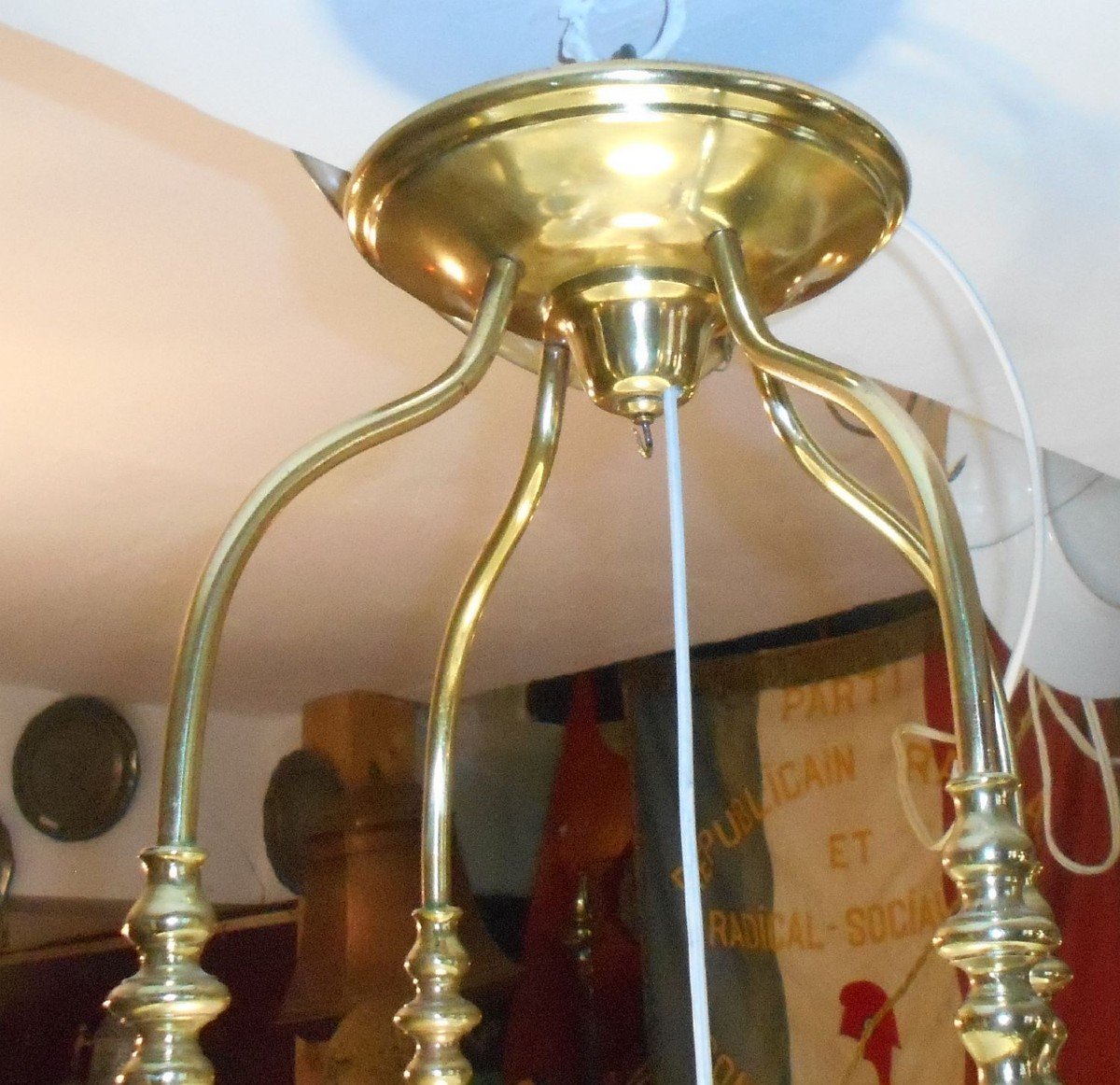 "Très importante lanterne en bronze, dite « lanterne de vestibule » de style Louis XVI".-photo-2