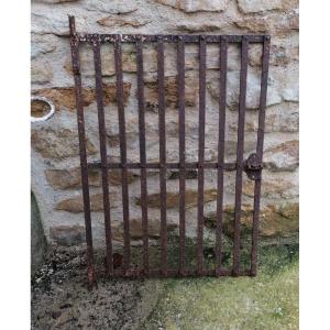 Very Old Grid-gate Of Well And Fountain In Wrought Iron And Riveted.